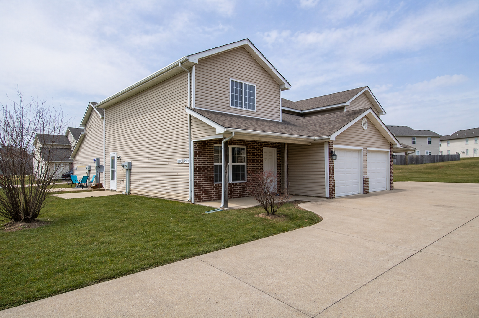 Columbia House: 1421 Bodie Dr