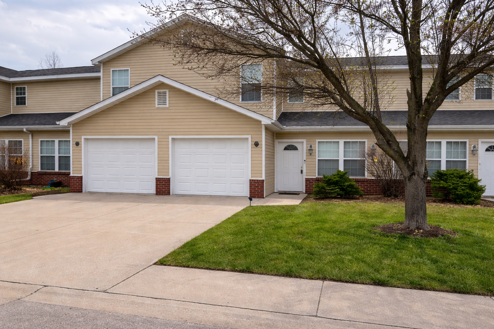 Columbia House: 5000 Derby Ridge Dr - Unit 208