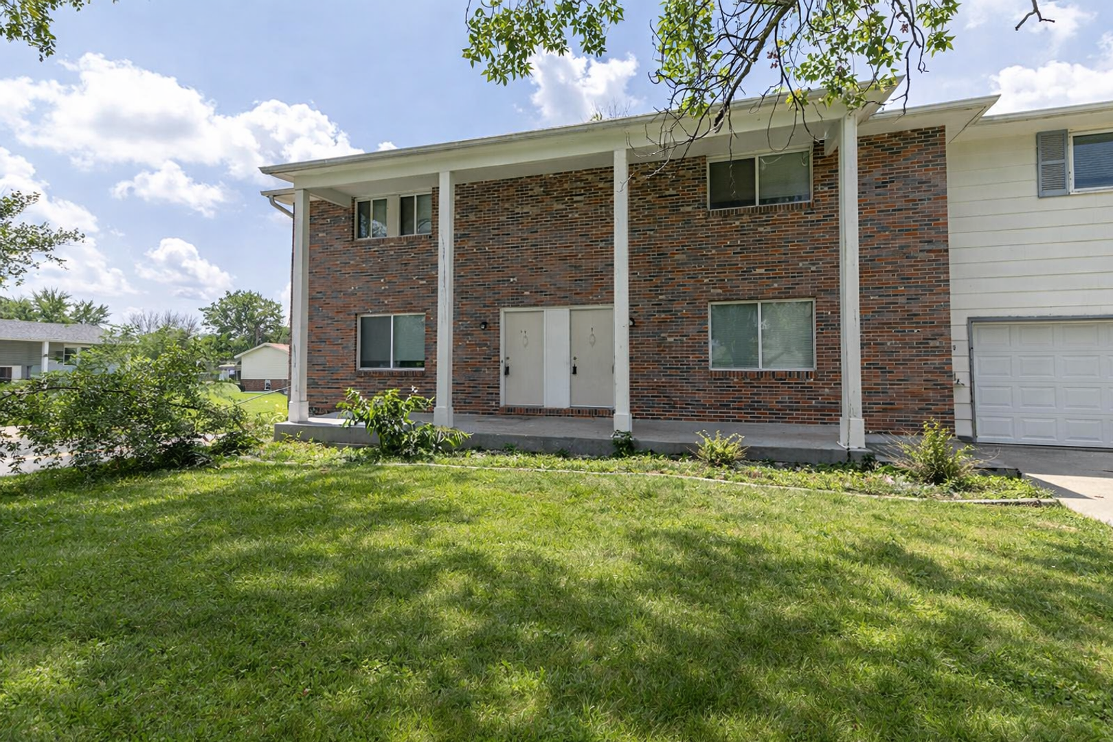 Columbia House: 1305 N Golf Blvd