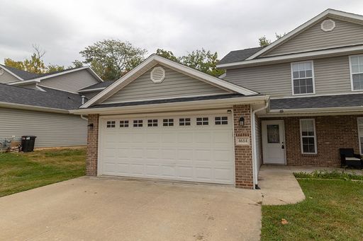 Nice 4 bedroom 3 bathroom duplex – photo 1