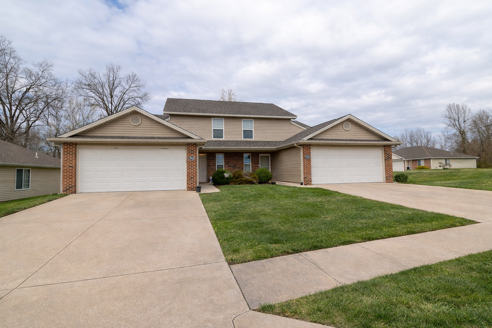 Columbia House: 7455 Noah Ct