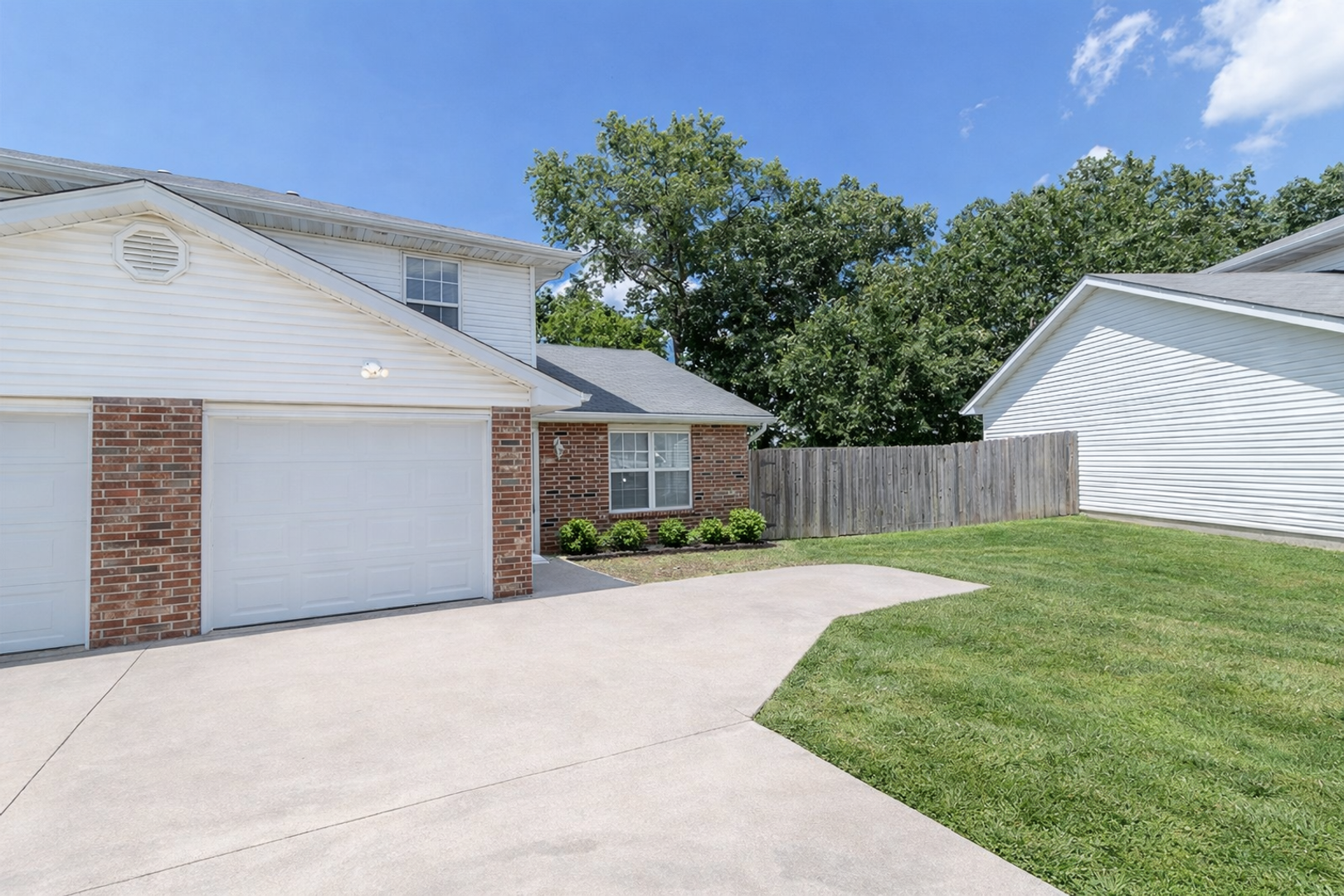 Columbia House: 1607 Bold Ruler Ct