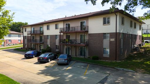 2 Bed, 1 Bath Apartment with Private Pool, Playground & Pavilion – photo 1