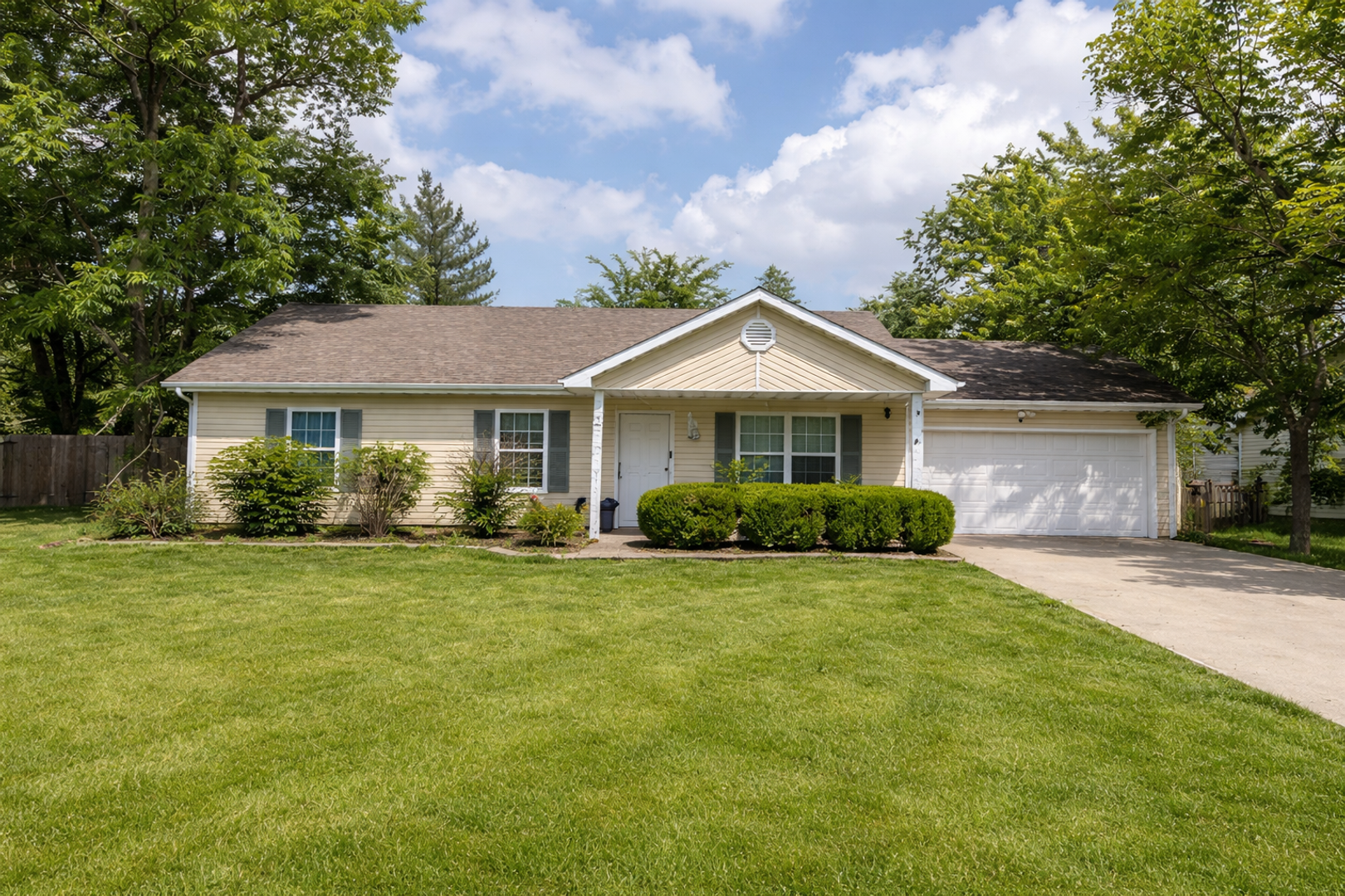 Columbia House: 610 N Grace Ln