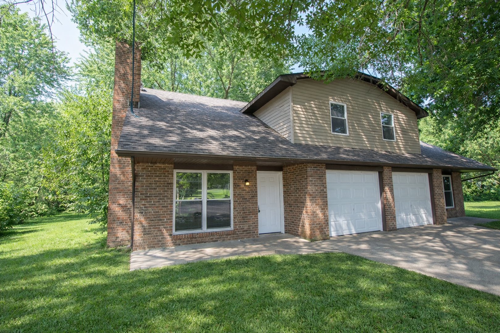 Columbia Apartment: 1343 S Roseta Ave