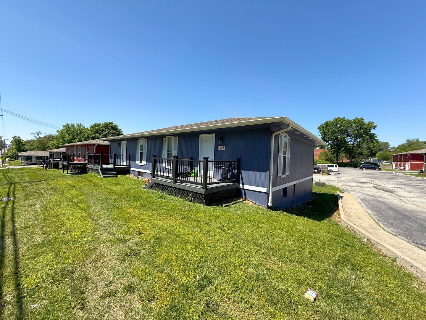 Columbia House: 1005 W Ash St