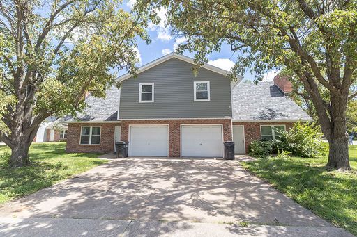 3 Bedroom Duplex In Great Location – photo 1