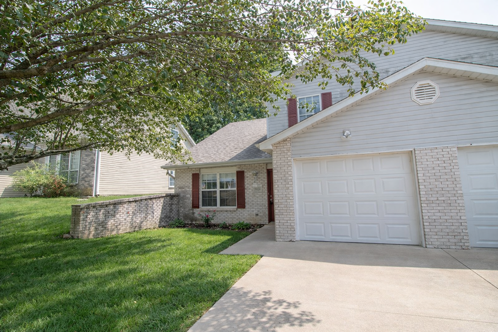 Columbia Apartment: 5567-5569 Pinehurst Ln.