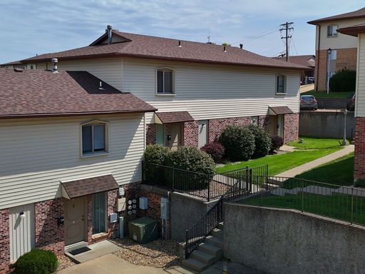 Spacious Three Story Townhome with Private Pool, Playground & Pavilion – photo 1