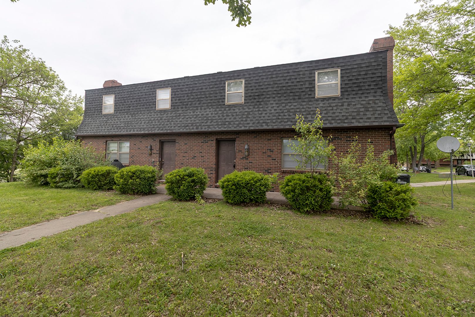 Columbia House: 1003 Canterbury Dr