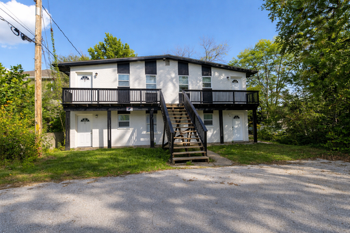Charming One-Bedroom Apartment: Walking Distance to All Three College Campuses – photo 1