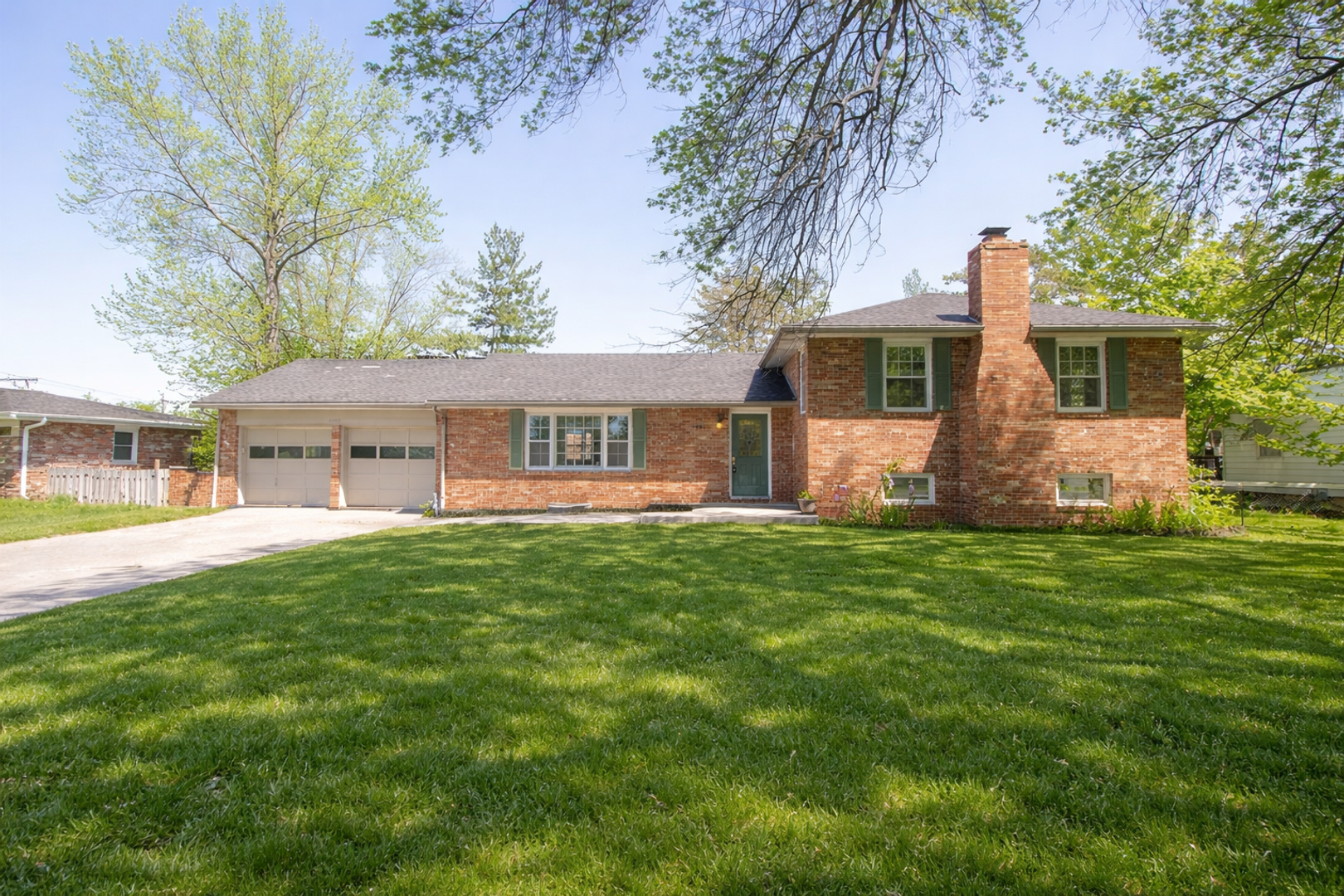 Columbia House: 2207 Bushnell Dr