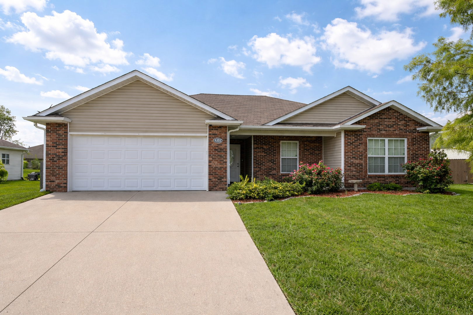 Columbia House: 4207 Black Tail Dr