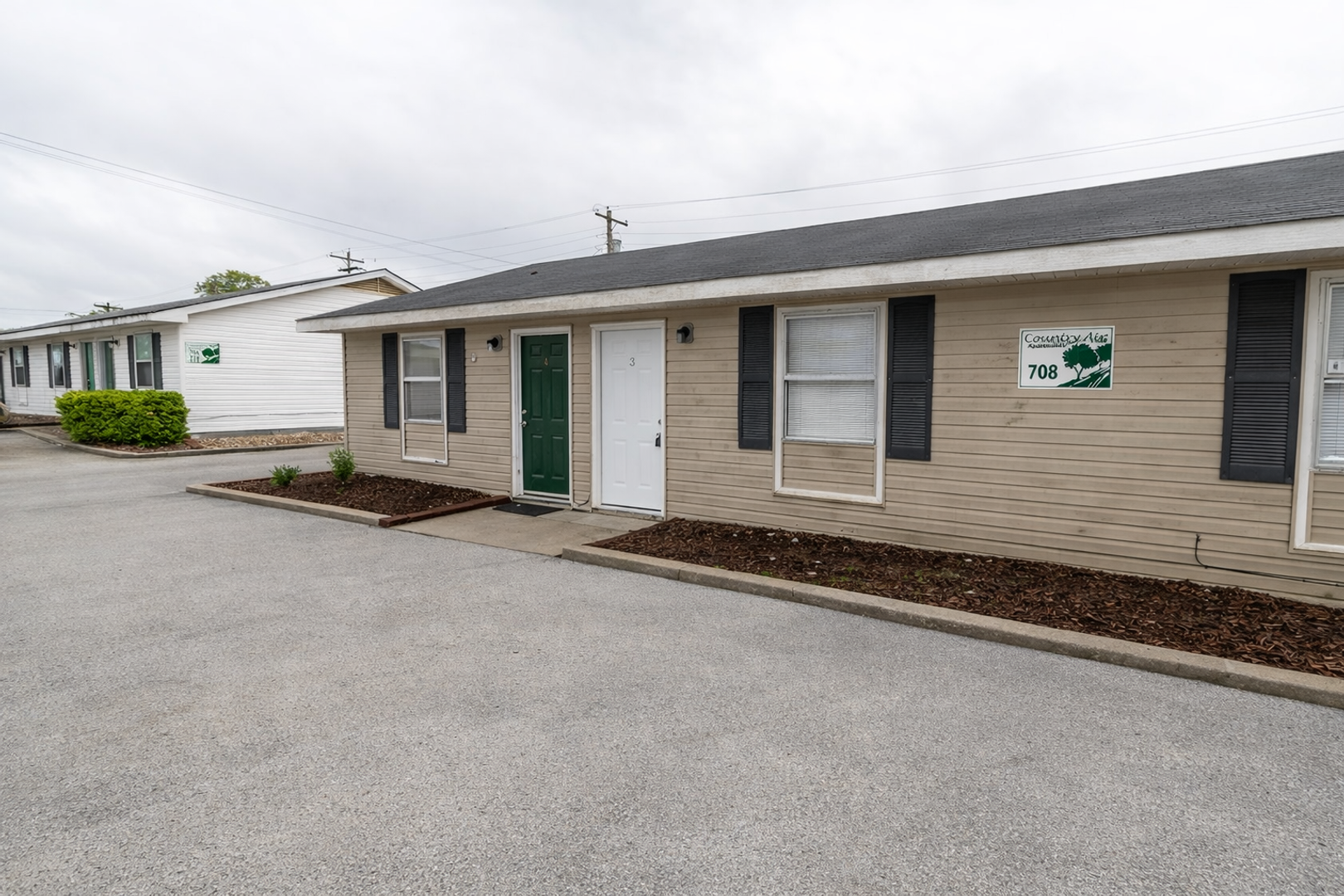 Columbia House: 708 W Cunningham Dr - 3