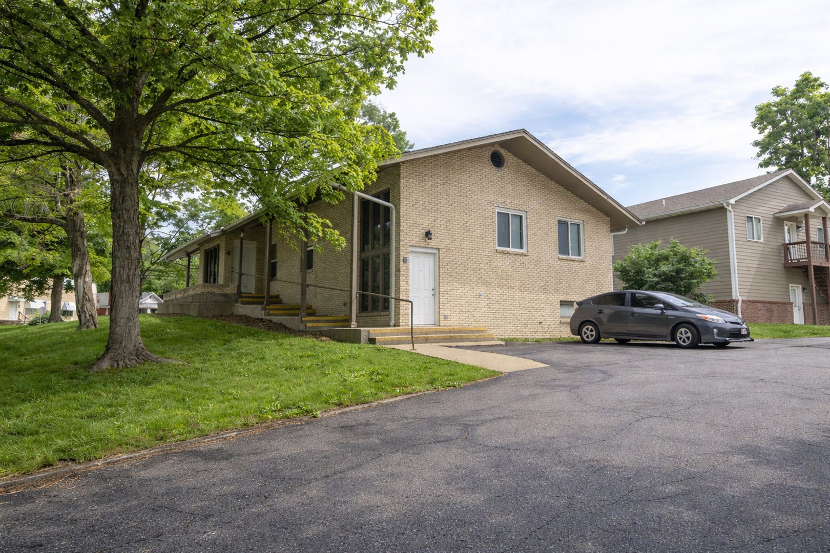 Columbia Apartment: 1415 Paris Rd