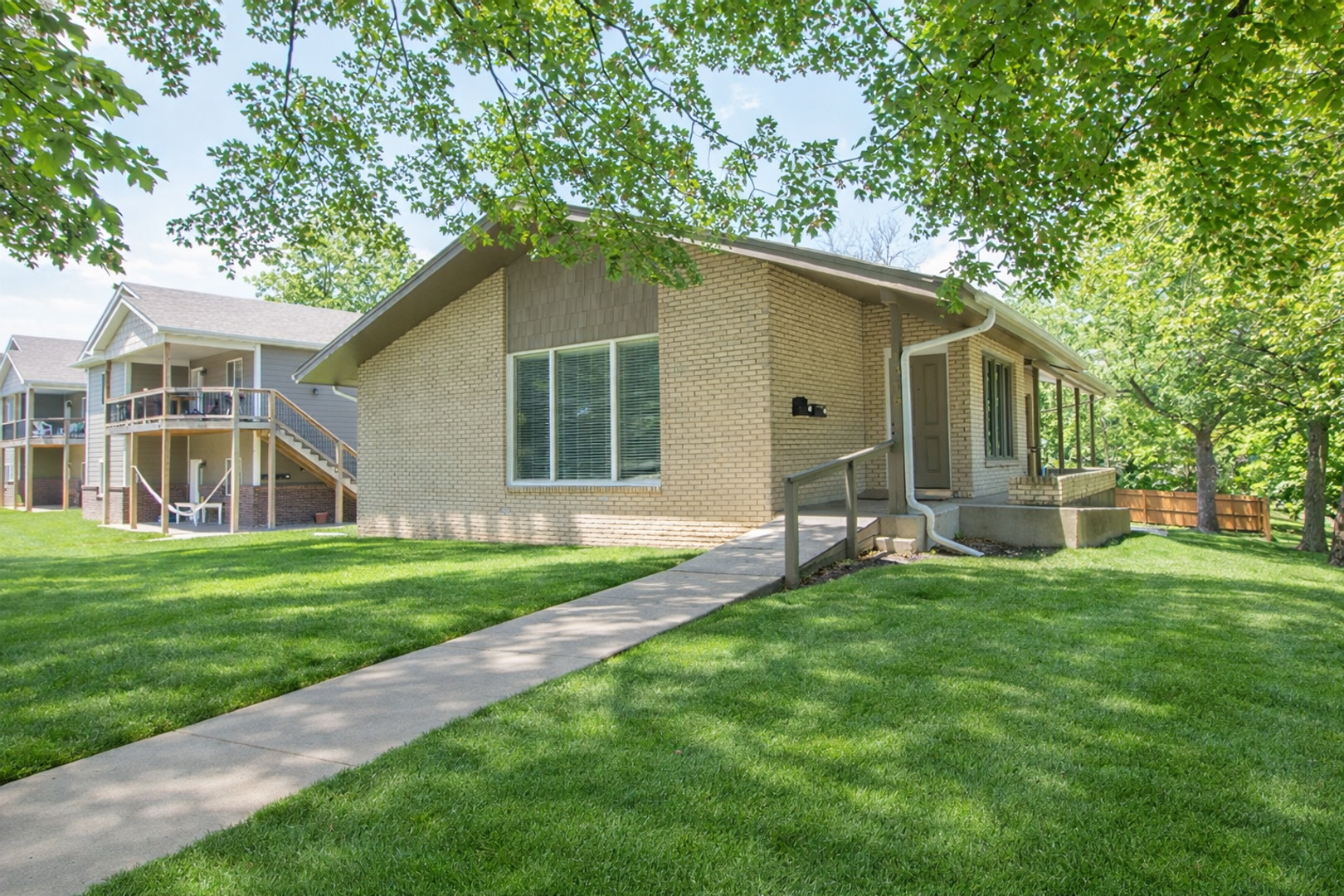 Columbia Apartment: 1415 Paris Rd