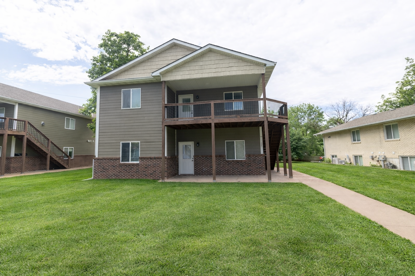 Columbia Apartment: 1413 Paris Rd