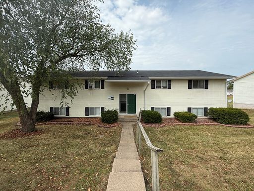 2 bedroom, 1 bath – photo 1