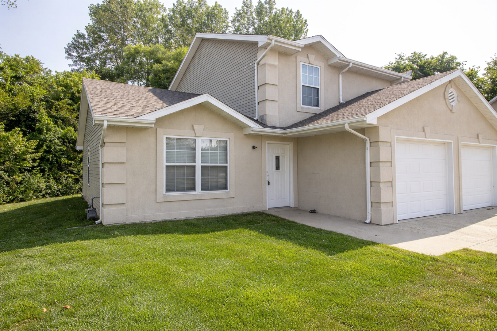 Columbia Apartment: 5200-5202 Tessa Way