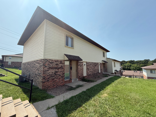 Spacious 3-Story Townhome with Flexible Living Space – photo 1