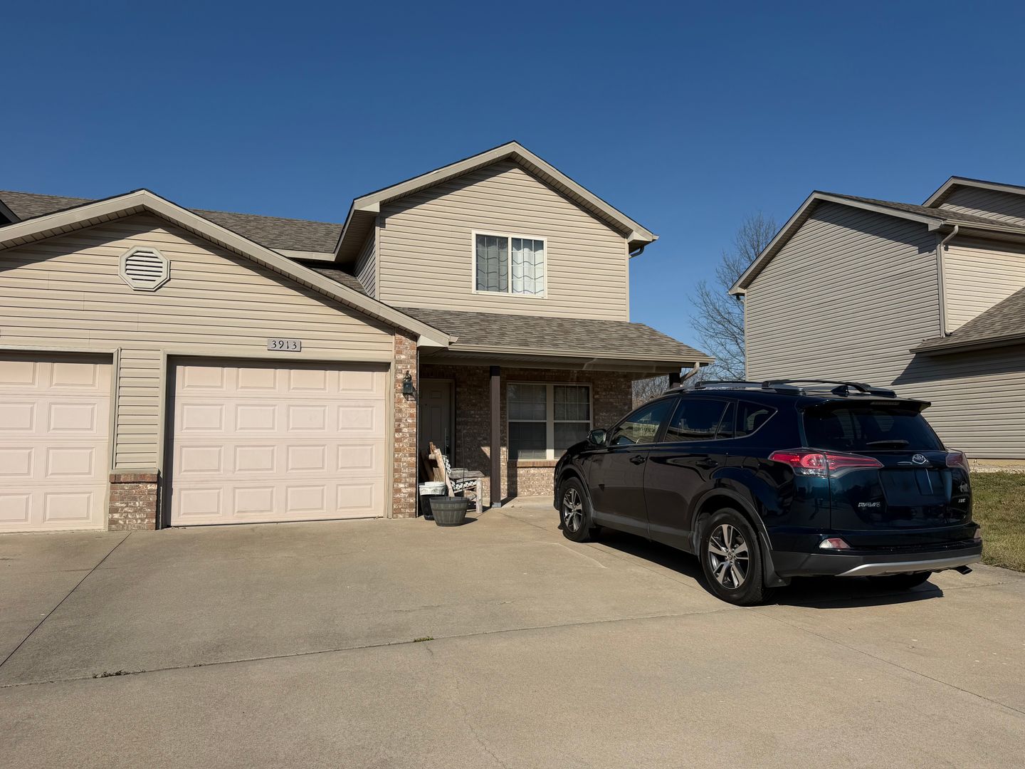 Columbia House: 3913 Snowy Owl Drive