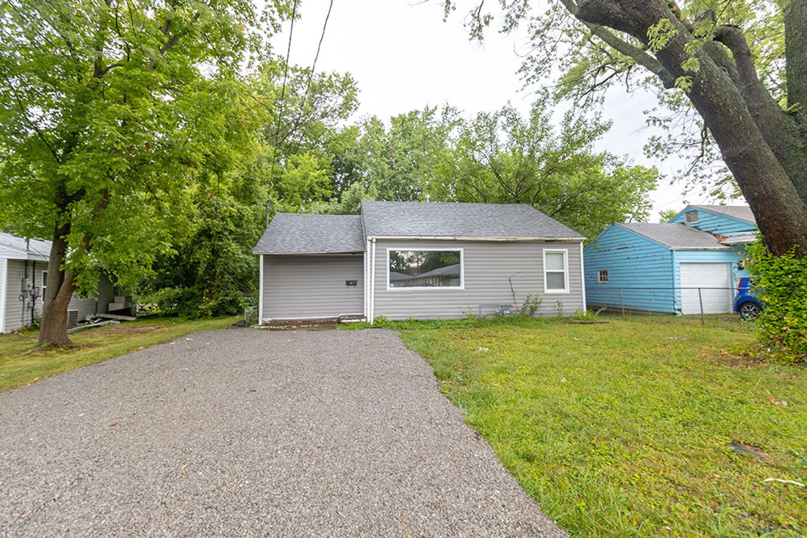 Columbia House: 210 Highview Ave.