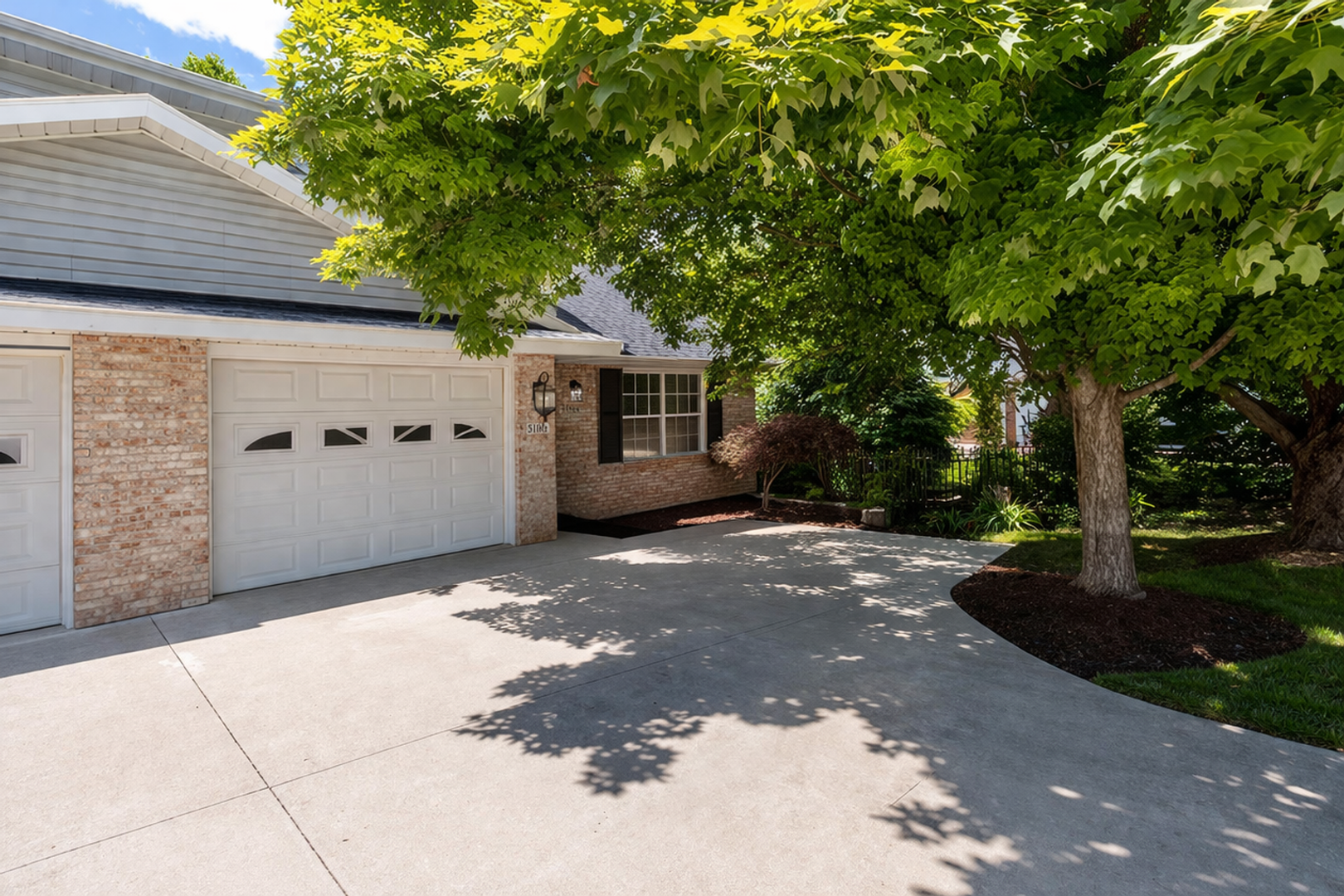 Columbia House: 5318 Godas Circle