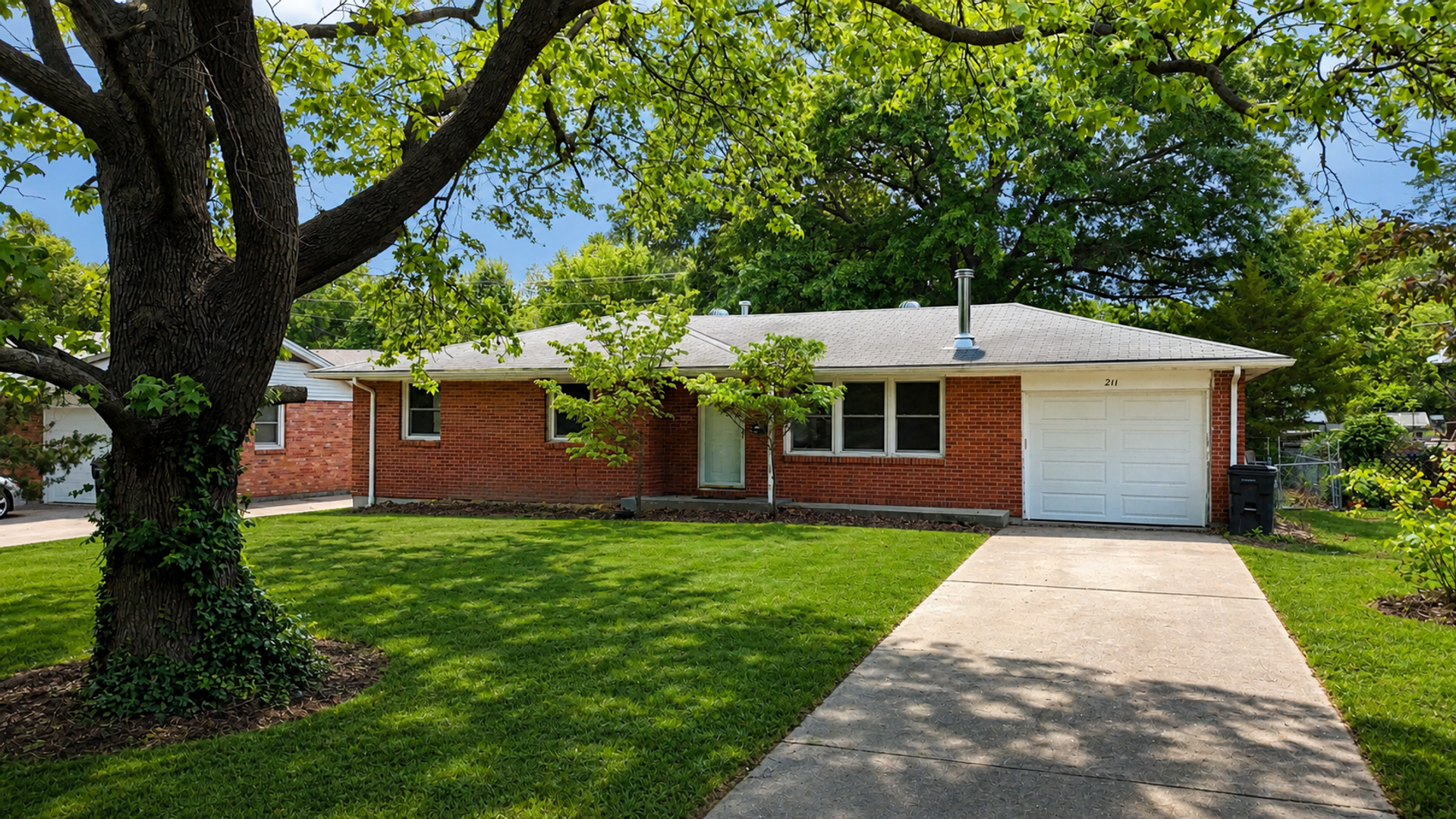 Columbia House: 211 Bourn Ave