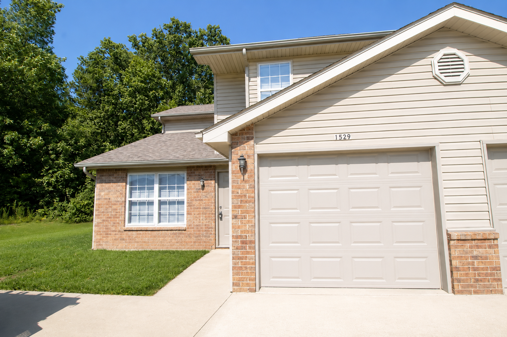 Columbia House: 1529 Bodie Dr.