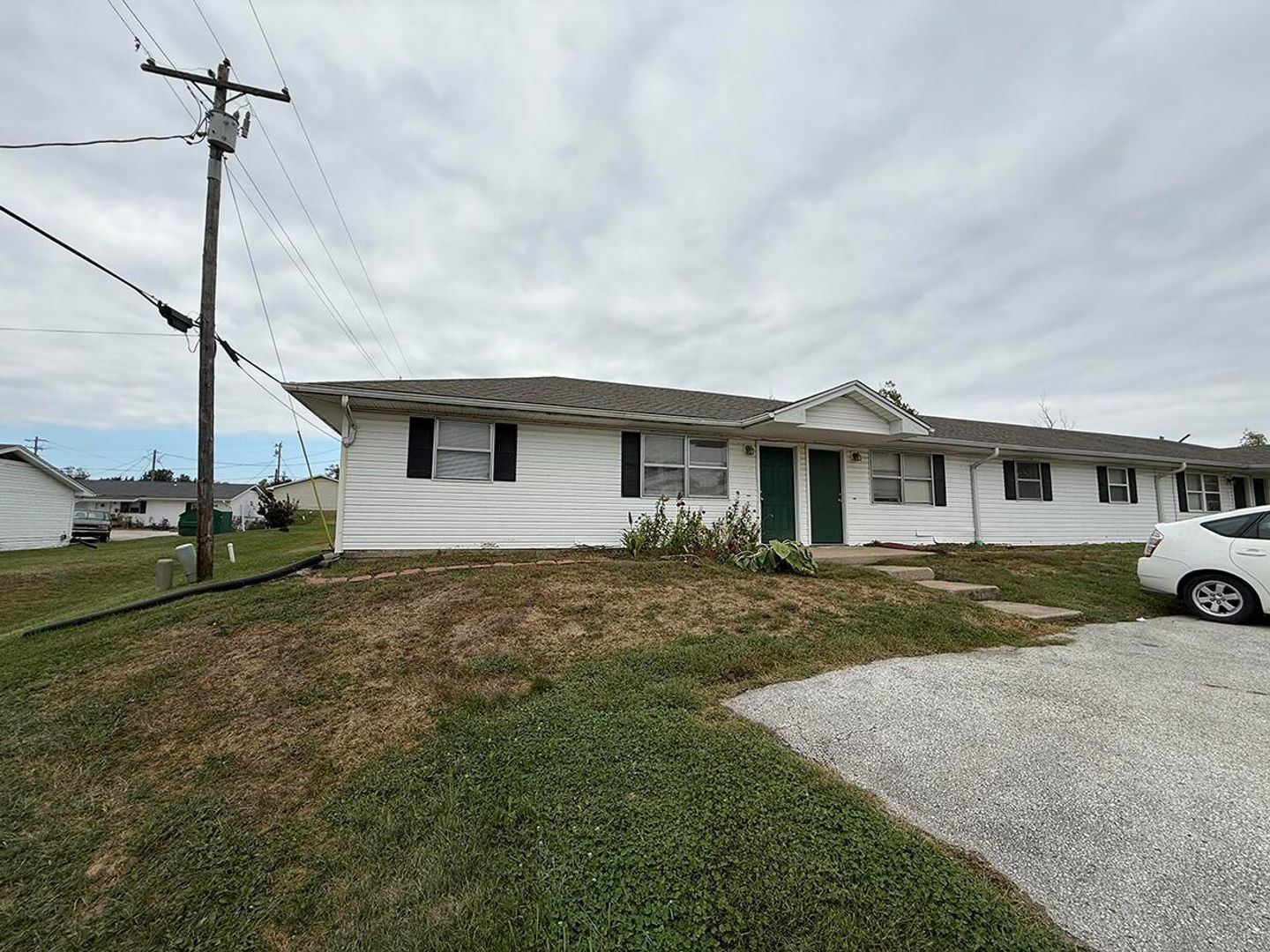 Columbia House: 7309 N Moberly Dr - B