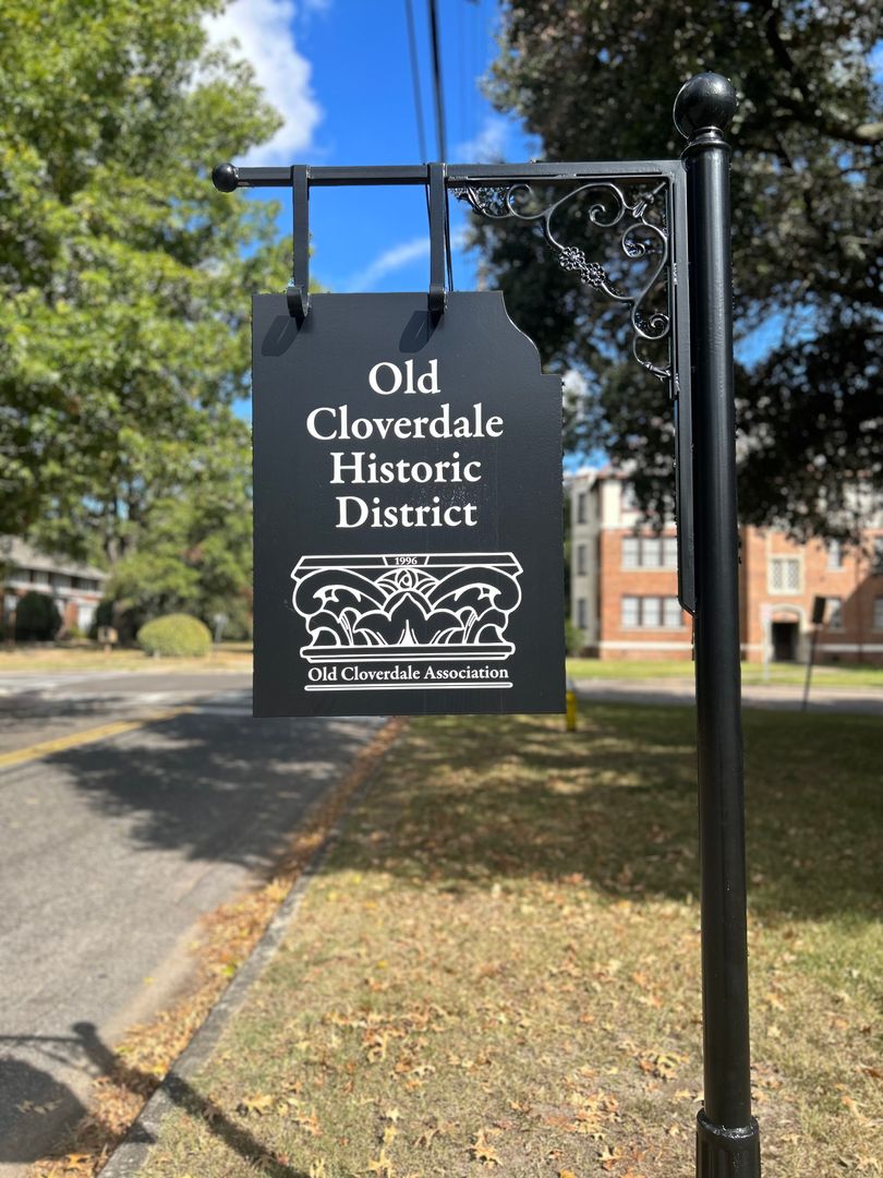 Montgomery House: 428 Thorn Place