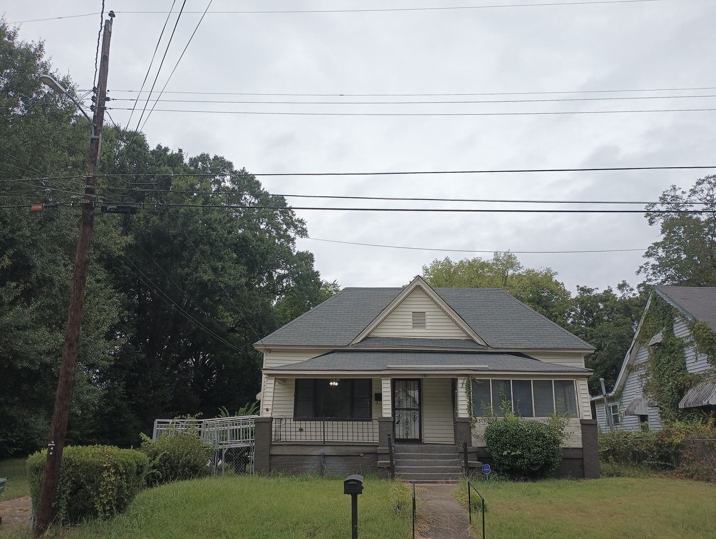 Montgomery House: 2313 E. 3rd. Street