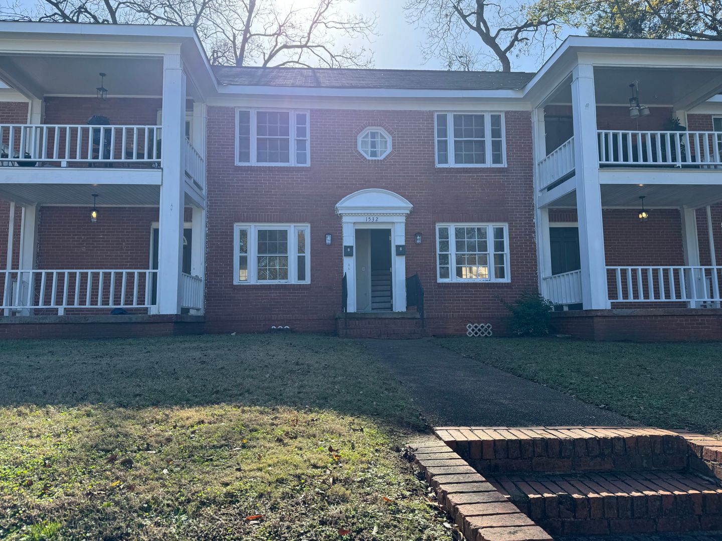 Montgomery Apartment: 1532 Winona Avenue