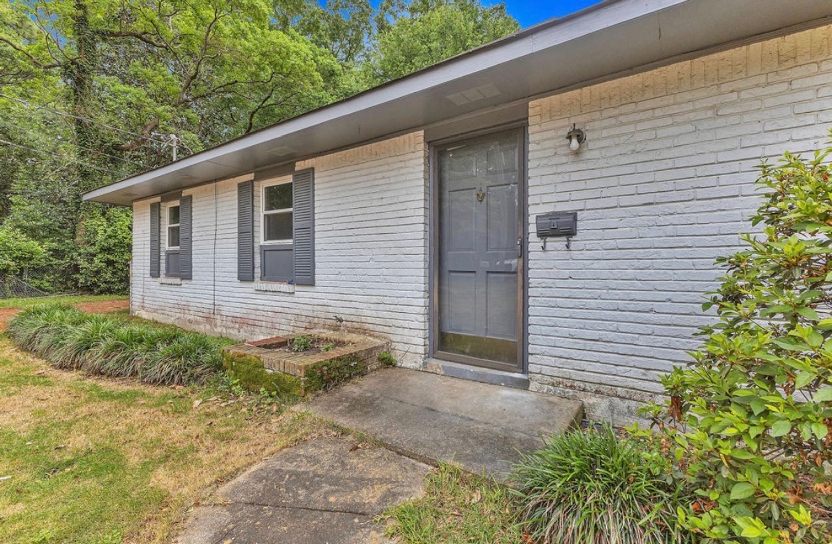 Montgomery House: 3692 Fairfield Dr.