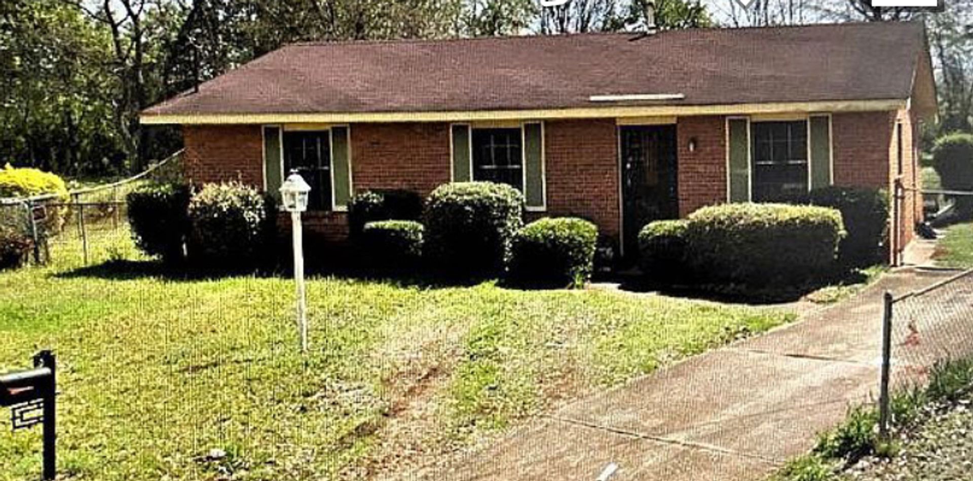 Montgomery House: 105 Dyas Court