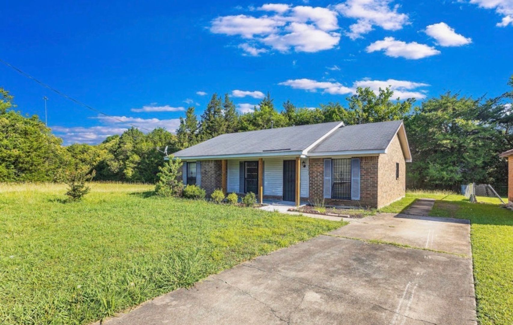 Montgomery House: 701 Southlawn Dr