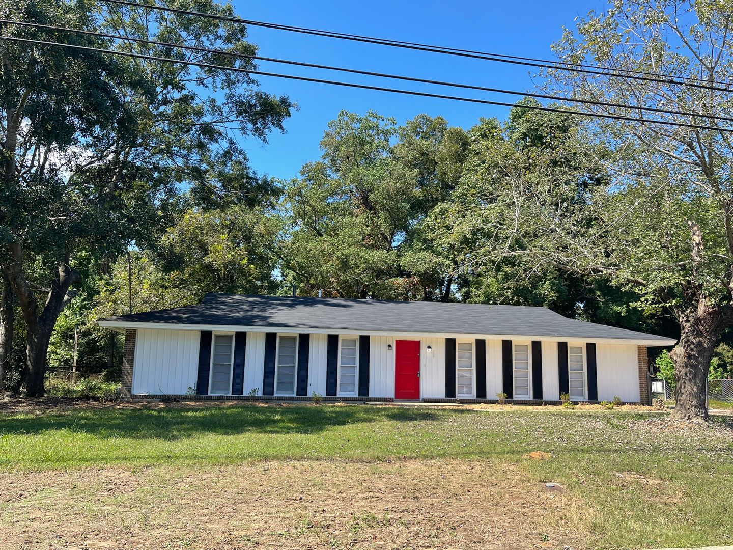 Montgomery House: 325 Geary Drive