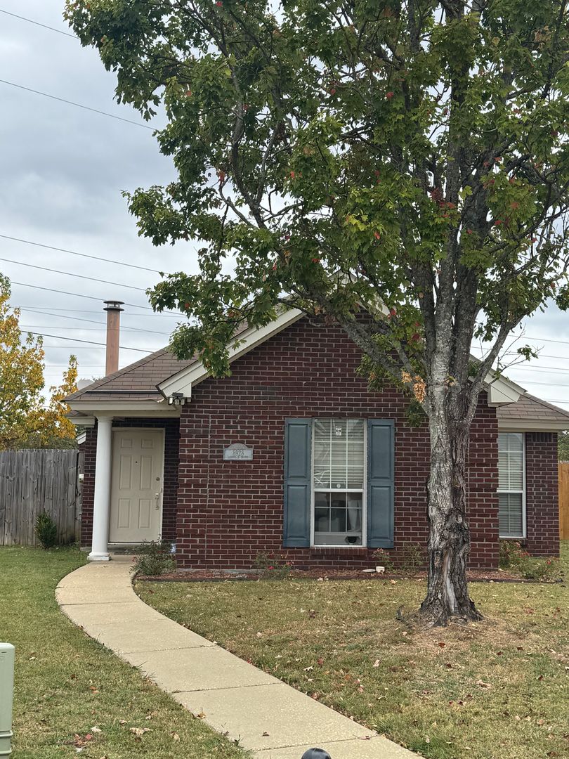 Montgomery House: 8928 Ashville Dr