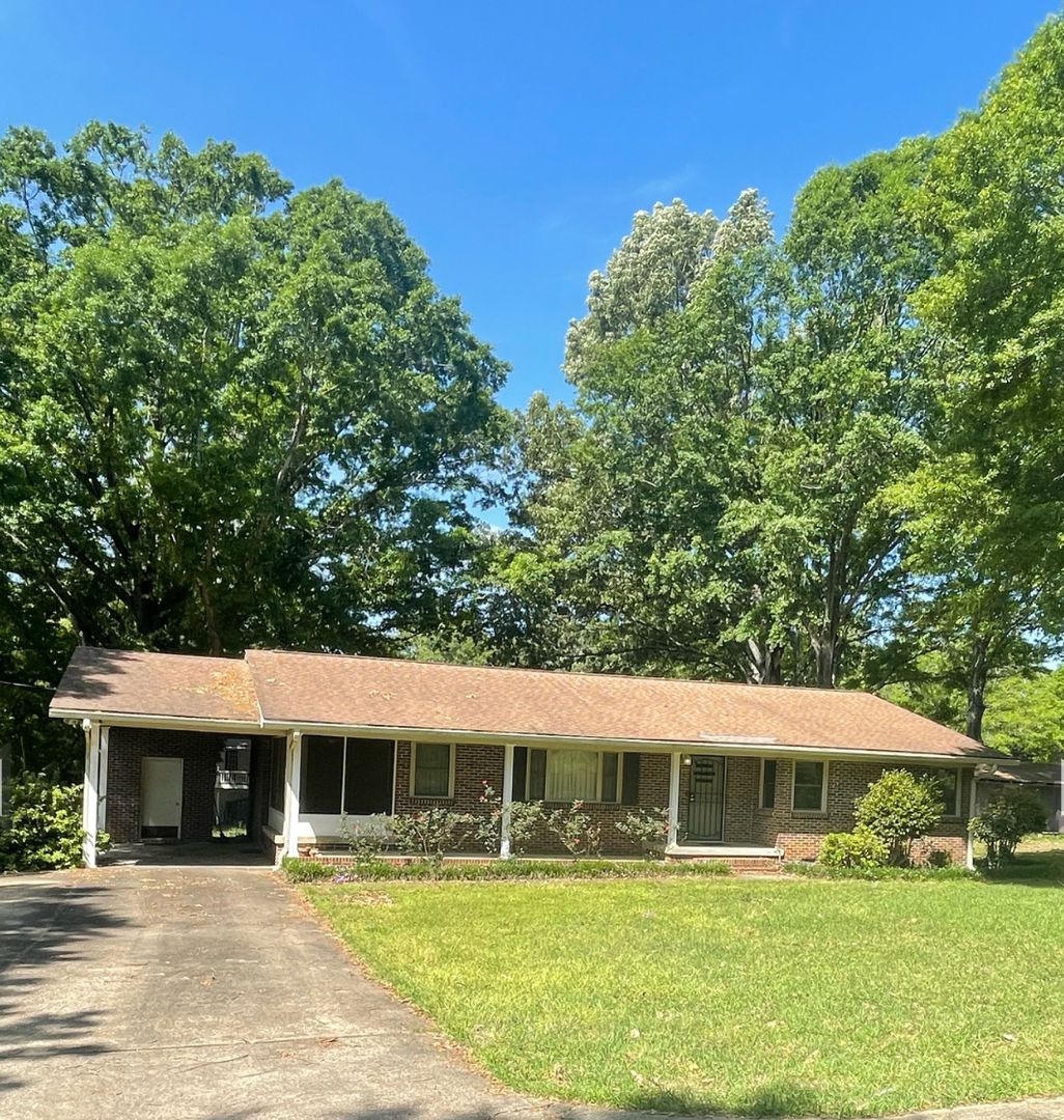 Wetumpka House: 4030 Jasmine Hill Road