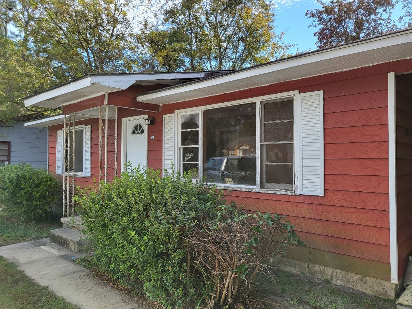 Dublin House: 710 Linwood Ave