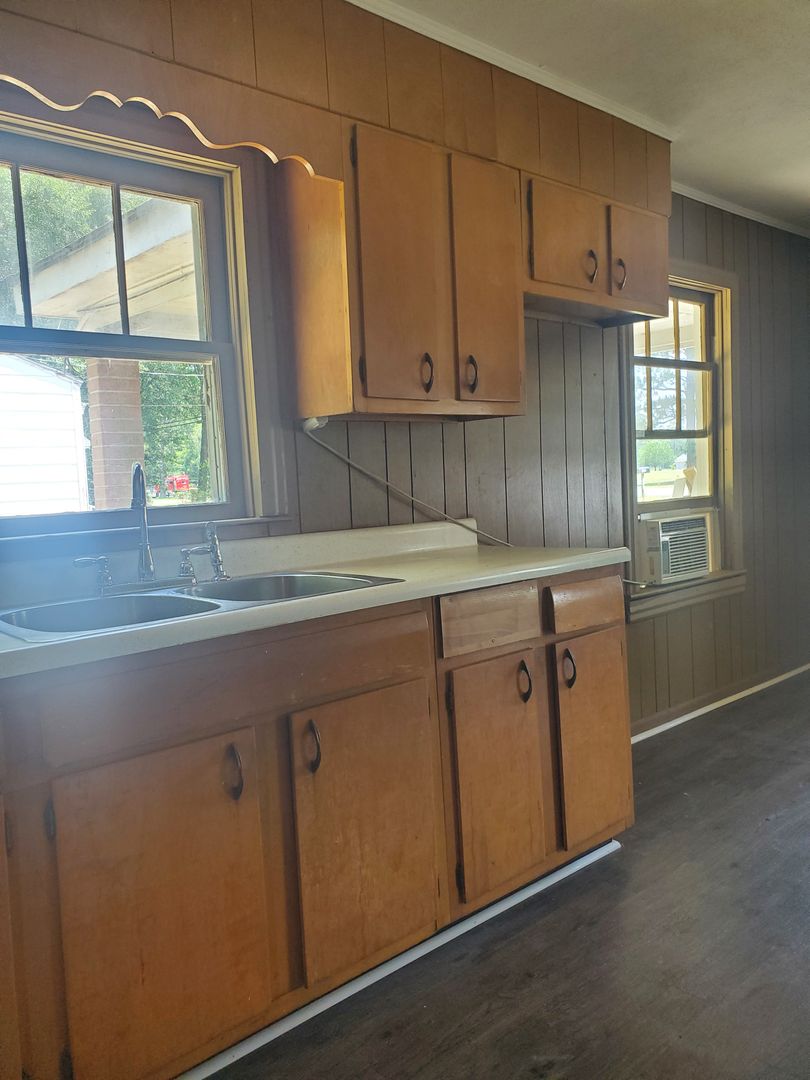 East Dublin House: 310 Savannah Ave