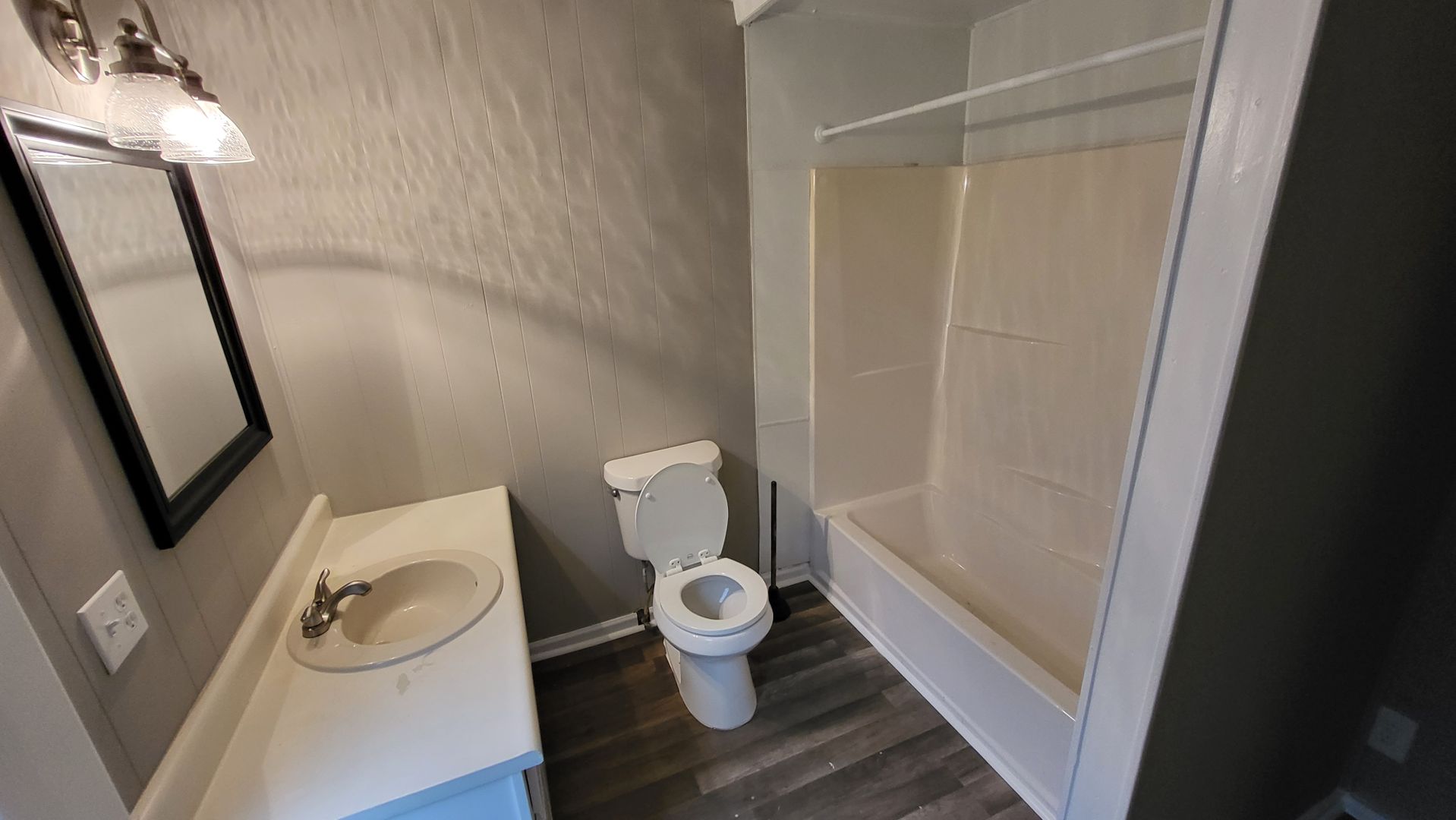 Dublin House: 211 West Dr.