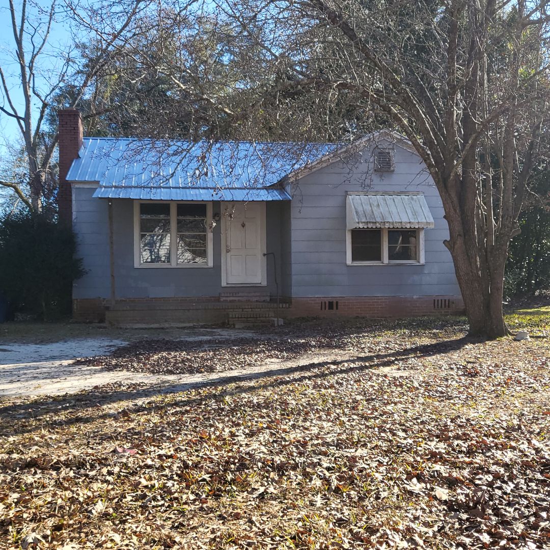 Dublin House: 804 Woodrow St.