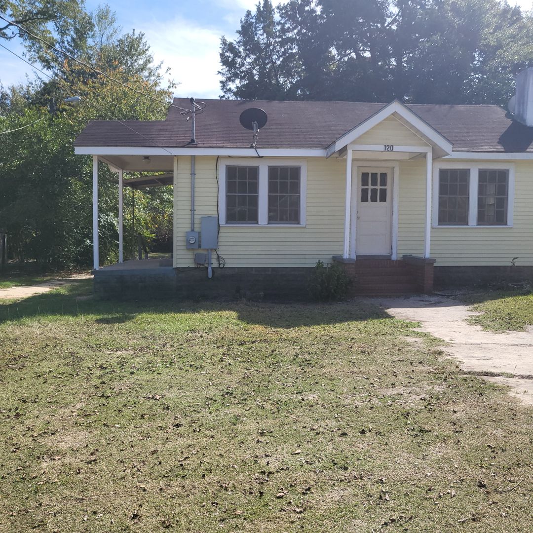 DUBLIN House: 120 HILLCREST DR