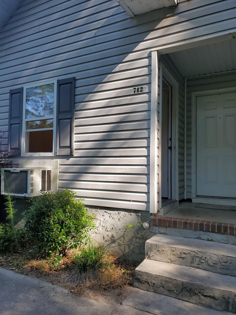 DUBLIN Apartment: 730 Henderson Rd