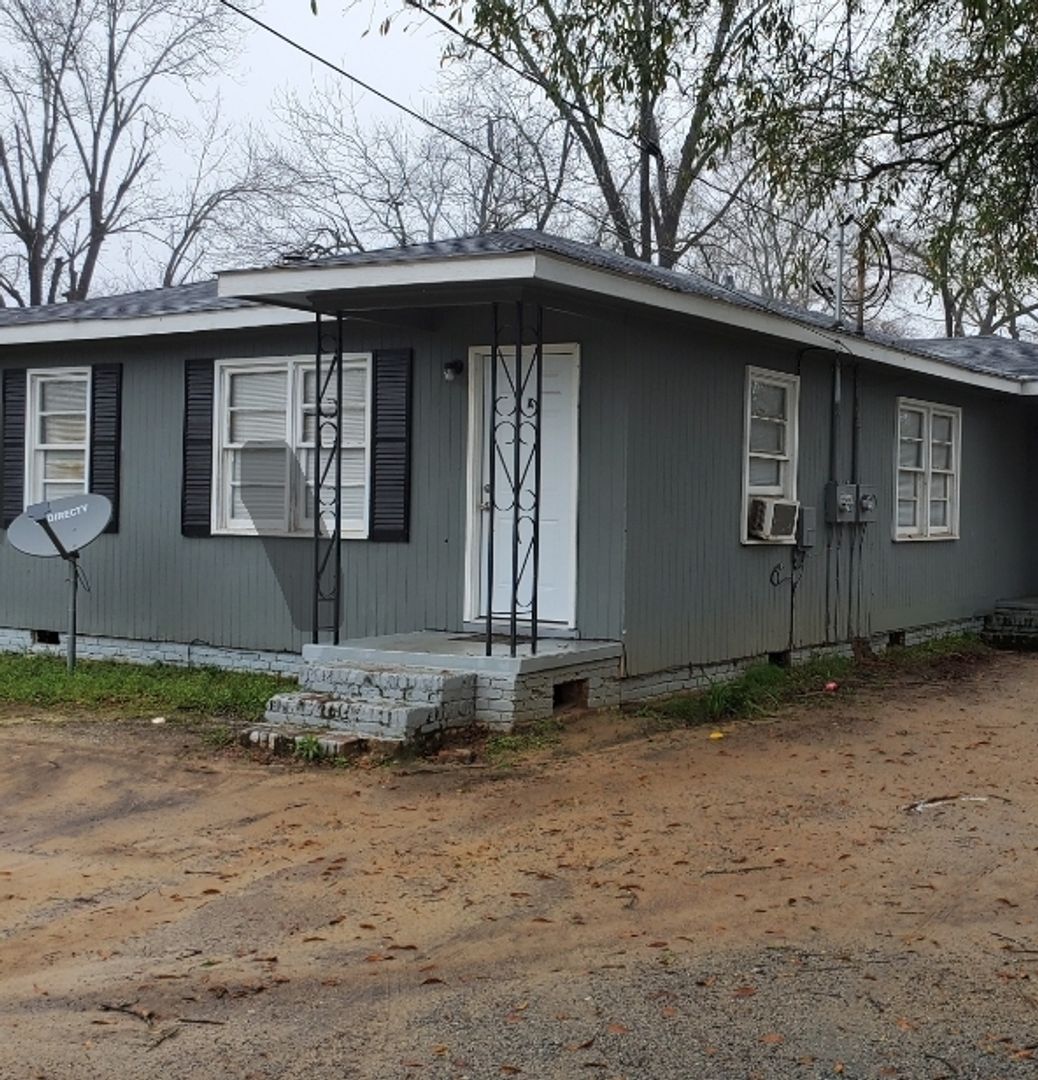 Dublin Apartment: 901 North Franklin