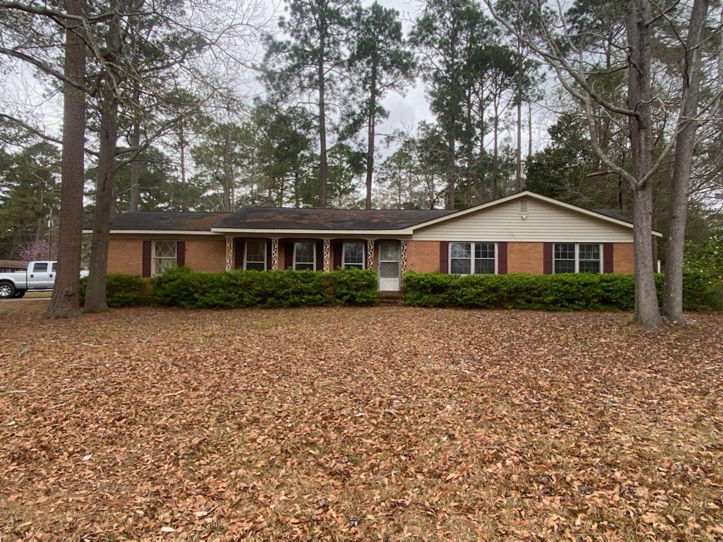 Dublin House: 218 Brookwood Dr