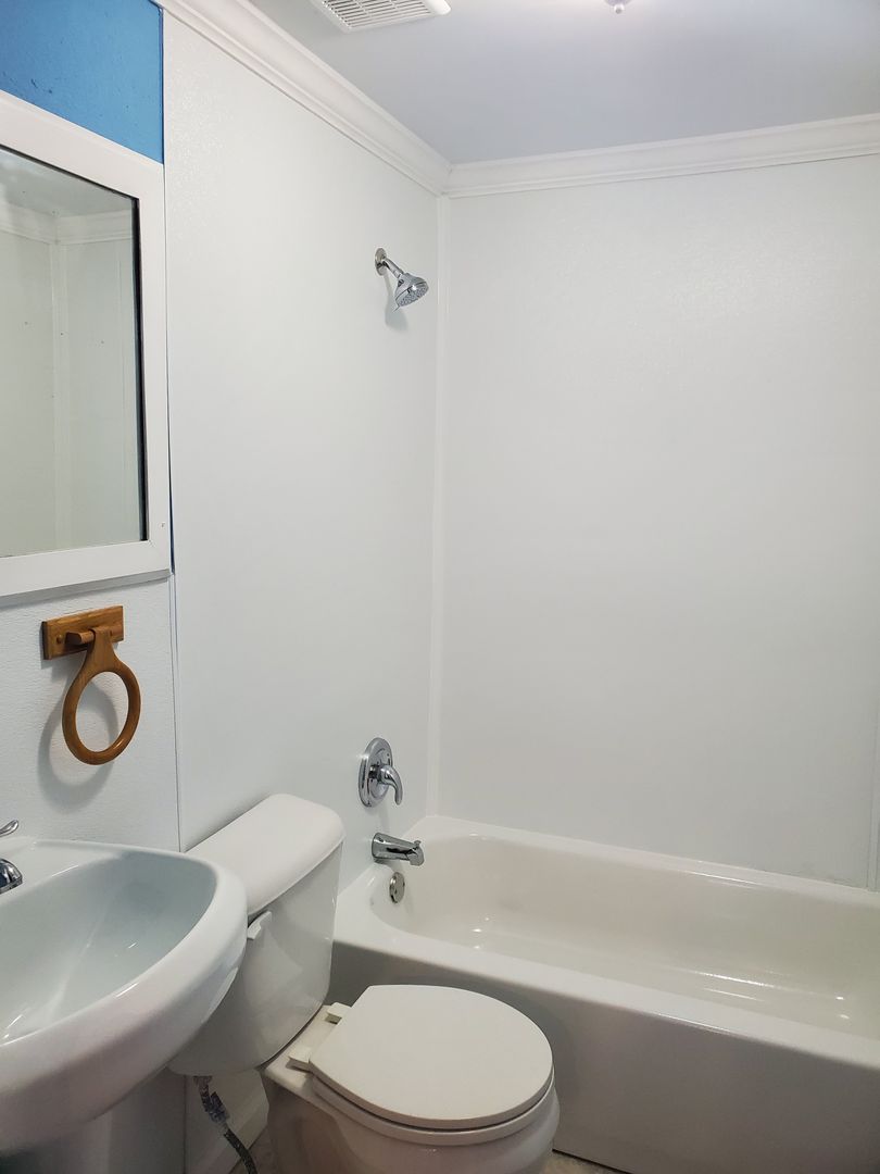 EAST DUBLIN House: 109 CIRCLE DR