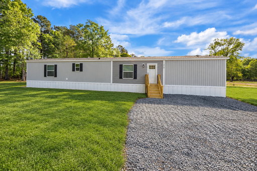 Peaceful 3 Bedroom Rental Home on 1 Acre – Lawn Care Included – photo 1