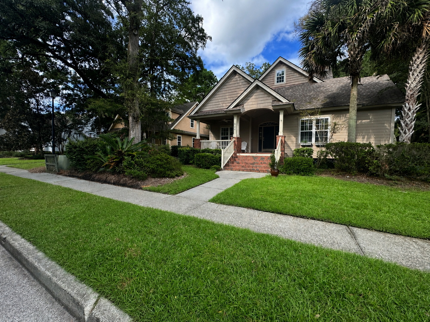 Charleston House: 236 N Ainsdale Dr